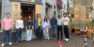 Gruppenbild vor dem IGA Pop-Up Tea House