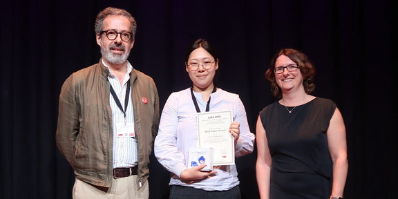 Dr. Dahae Lee erhält Best Paper Award Dahae Lee erhält Auszeichnung von Filipe Teles und Danni Sinnett